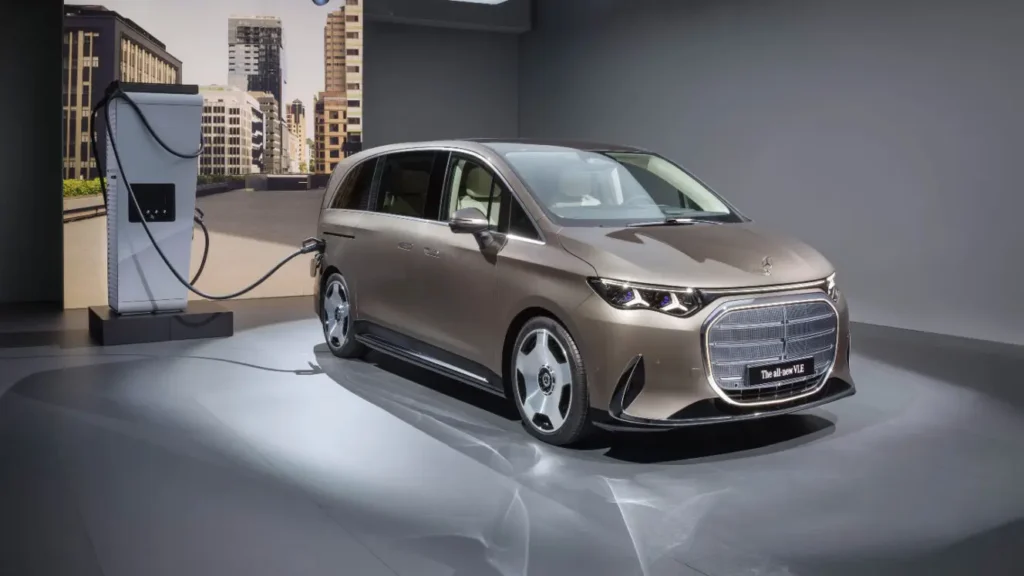 Mercedes-Benz VLE määrittää luksuksen uudelleen – tällä VIP-autolla kuljetetaan pian maailmantähtiä Mercedes-Benz VLE