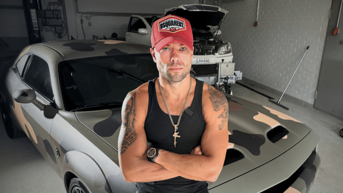 Matias Petäistö ja Dodge Hellcat