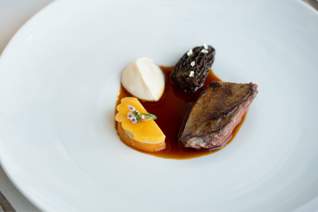 Tommi Tuominen tavoittelee Demolle toista Michelin-tähteä: "Olen tällainen keittiöiden Kimi Räikkönen" Demon kyyhkyannos