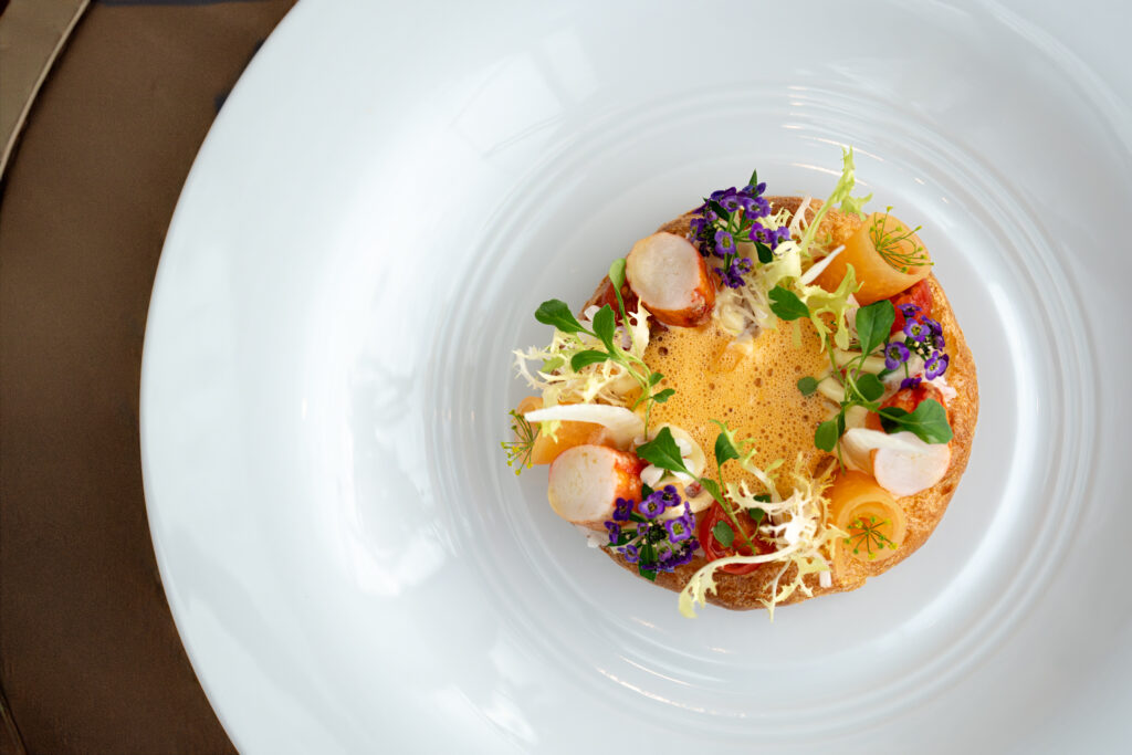 Tommi Tuominen tavoittelee Demolle toista Michelin-tähteä: "Olen tällainen keittiöiden Kimi Räikkönen" Demon hummeriannos