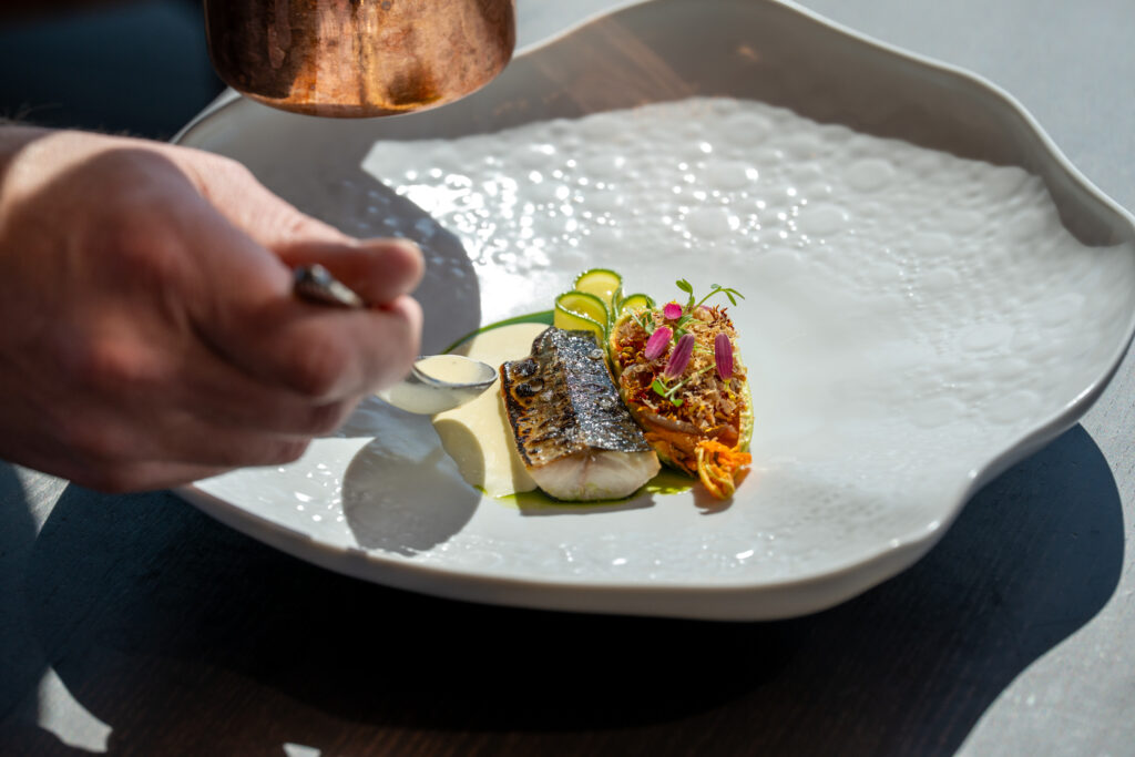 Tommi Tuominen tavoittelee Demolle toista Michelin-tähteä: "Olen tällainen keittiöiden Kimi Räikkönen" Demon piikkikampela