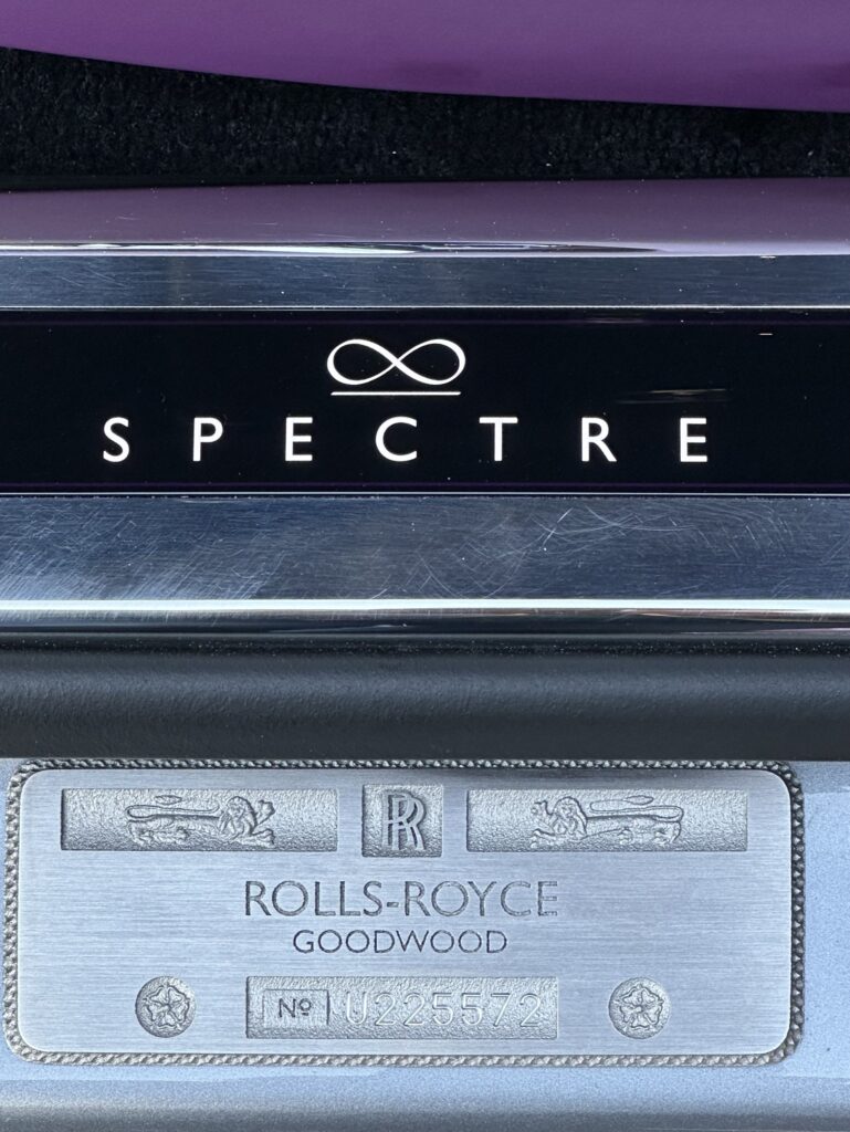 Rolls-Royce Spectre koeajossa – miltä tuntuu 440 000 € sähköauto? Rolls-Royce Spectre Goodwood
