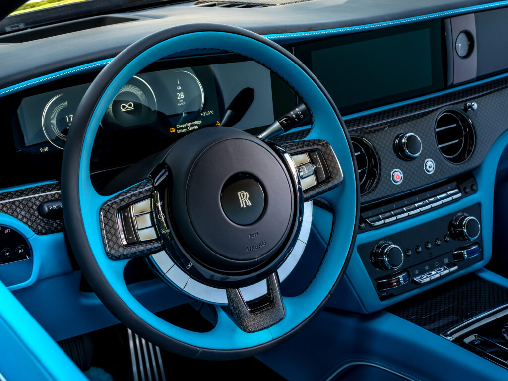 Rolls-Royce Spectre koeajossa – miltä tuntuu 440 000 € sähköauto? Rolls-Royce Spectren sisätilat