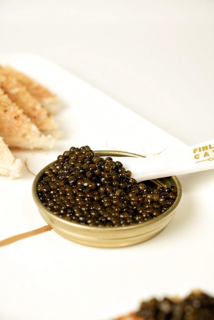 Miksi kaviaari maksaa niin paljon? Asiantuntija selittää hinnan syyt Kaviaari