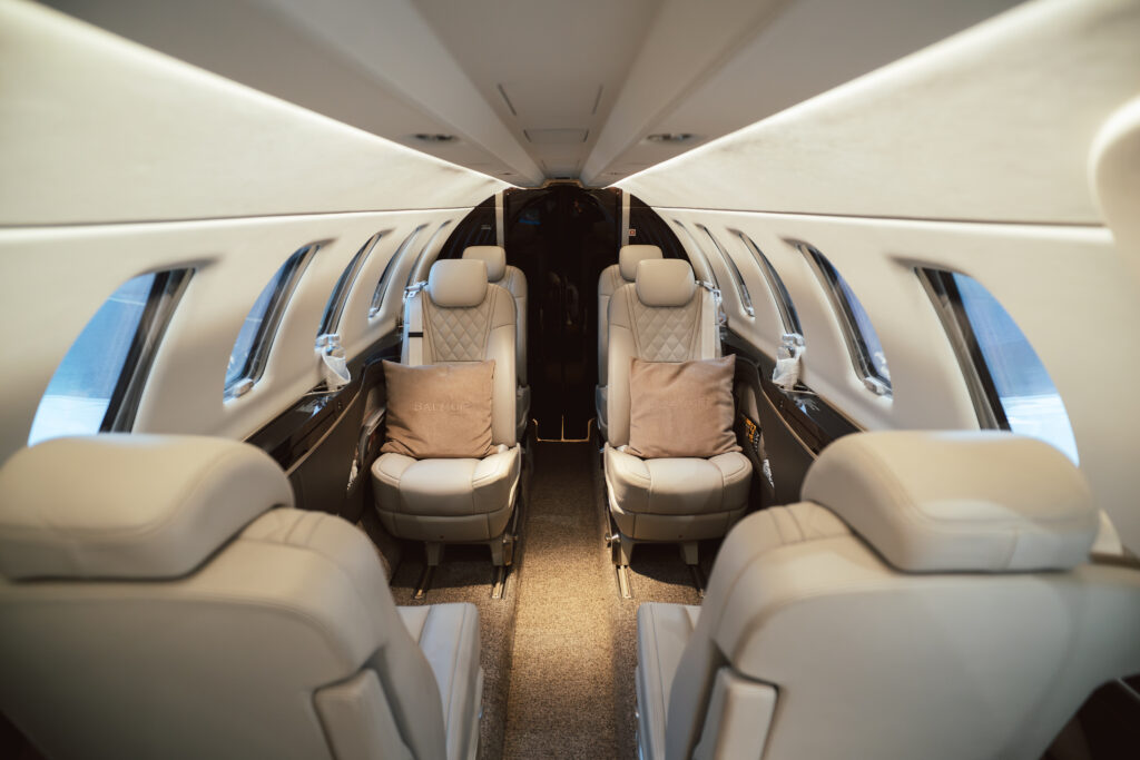 Joonas Nurmi jäi työttömäksi Finnairilta – nyt hänellä on yhtiökumppaninsa kanssa oma lentoyhtiö Cessna Citation CJ4 Gen2