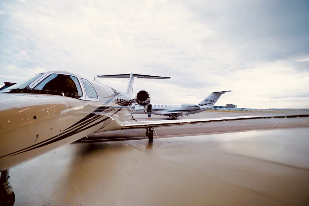 Joonas Nurmi jäi työttömäksi Finnairilta – nyt hänellä on yhtiökumppaninsa kanssa oma lentoyhtiö Cessna Citation CJ4 Gen2