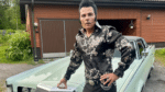 Kolmosvaihde: Elvis-imitaattori Juha Leppänen, Aron
