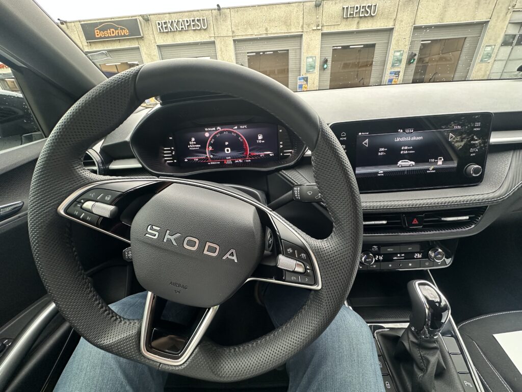 Skoda Fabia 130 koeajo: Kaikkien aikojen nopein Fabia on rallivoittajien sukua Skoda Fabia 130 ratin takaa