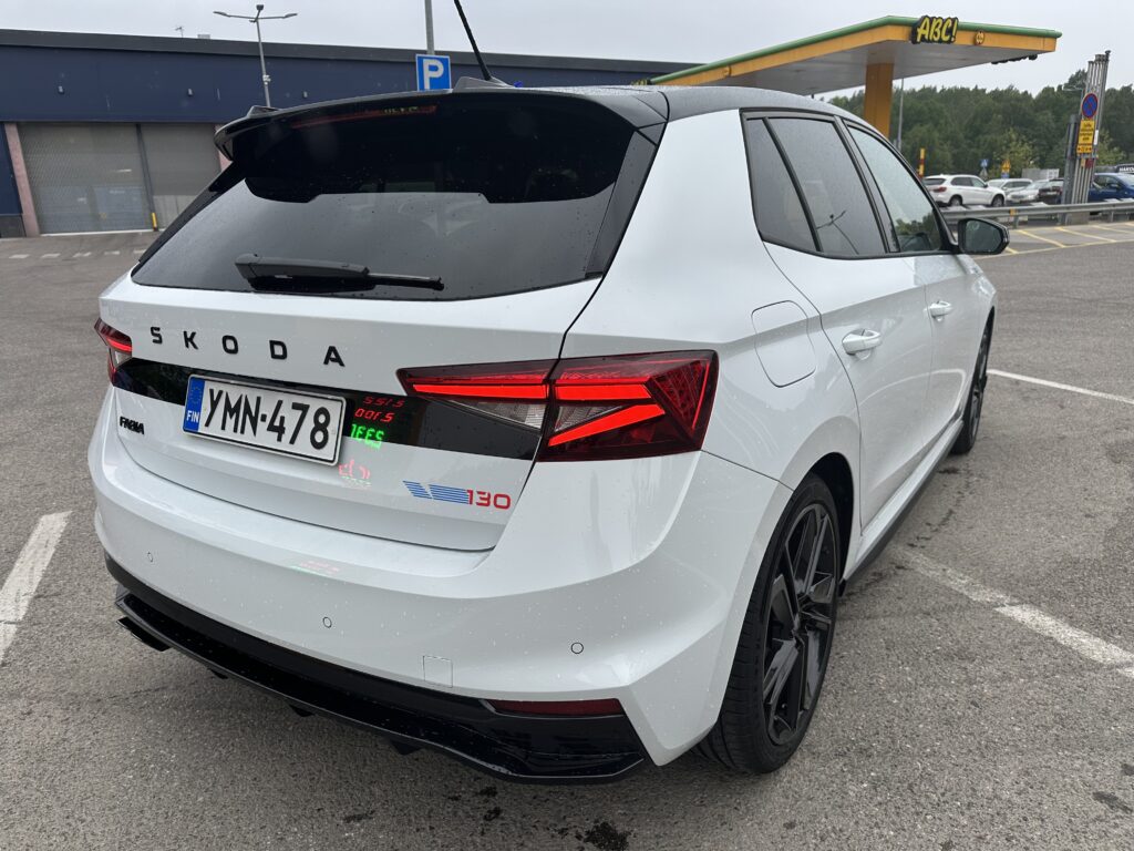 Skoda Fabia 130 koeajo: Kaikkien aikojen nopein Fabia on rallivoittajien sukua Skoda Fabia 130 takaa
