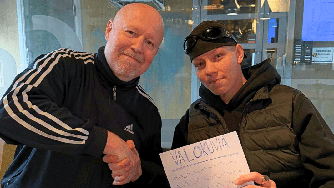Tero Vaara Mamba ja Jami Faltin Valokuvii. Mamba Valokuvia