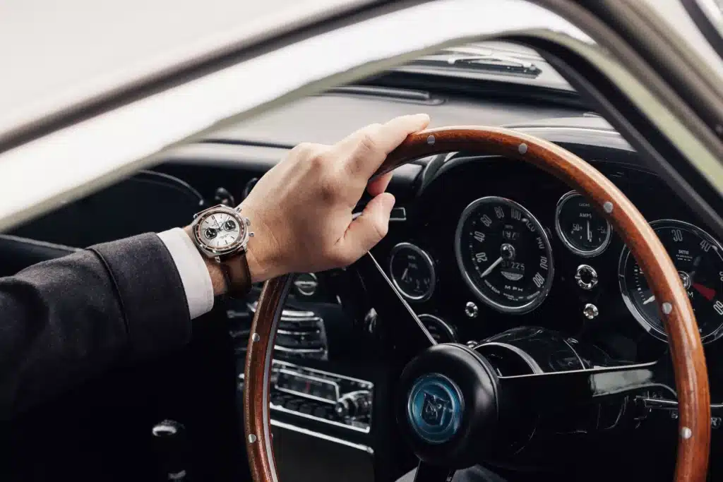Breitling palauttaa James Bondin unohdetun kellon – mukana Aston Martin DB5 Breitling Top Time Aston Martin DB5 teräksisenä hopeatauluisena versiona