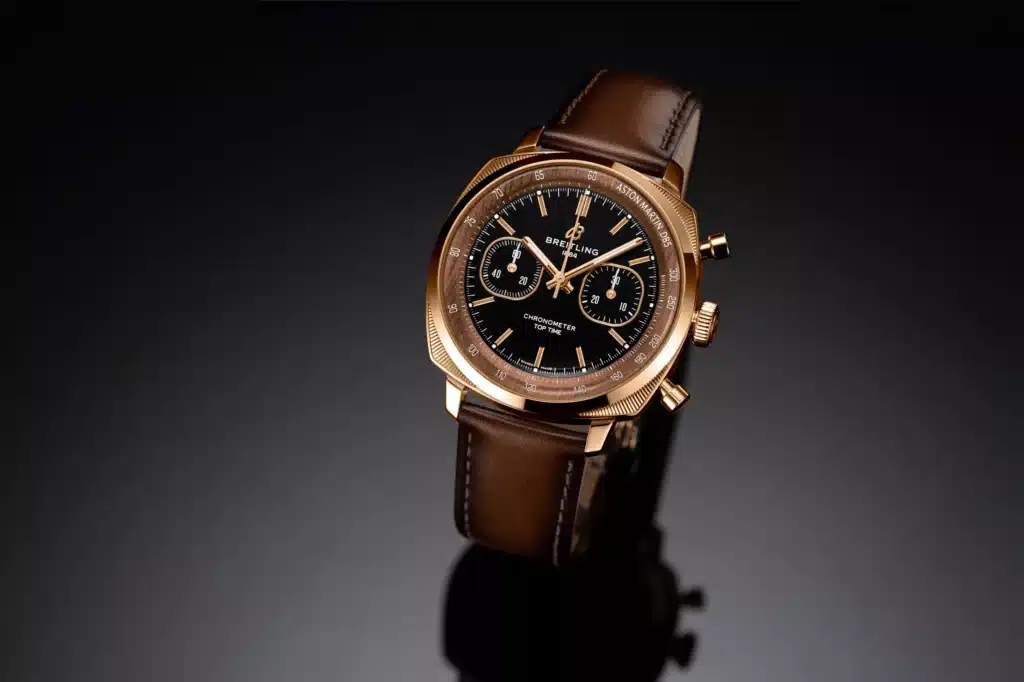 Breitling palauttaa James Bondin unohdetun kellon – mukana Aston Martin DB5 Breitling Top Time Aston Martin DB5 punakultaisena onyx-kellotaululla