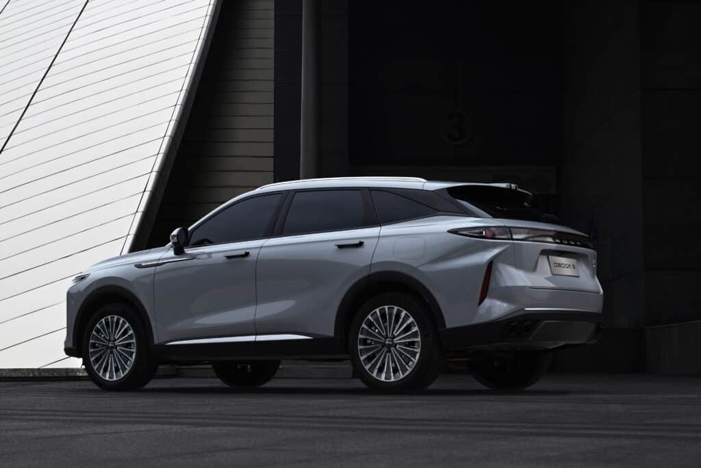 Omoda 9 PHEV:n sisätilat ja varustelu Suomen-lanseerauksessa