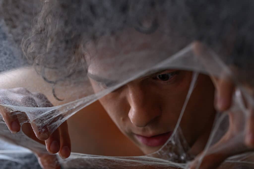 Peter Parker (Tom Holland) lähikuvassa elokuvassa Spider-Man: Brand New Day.