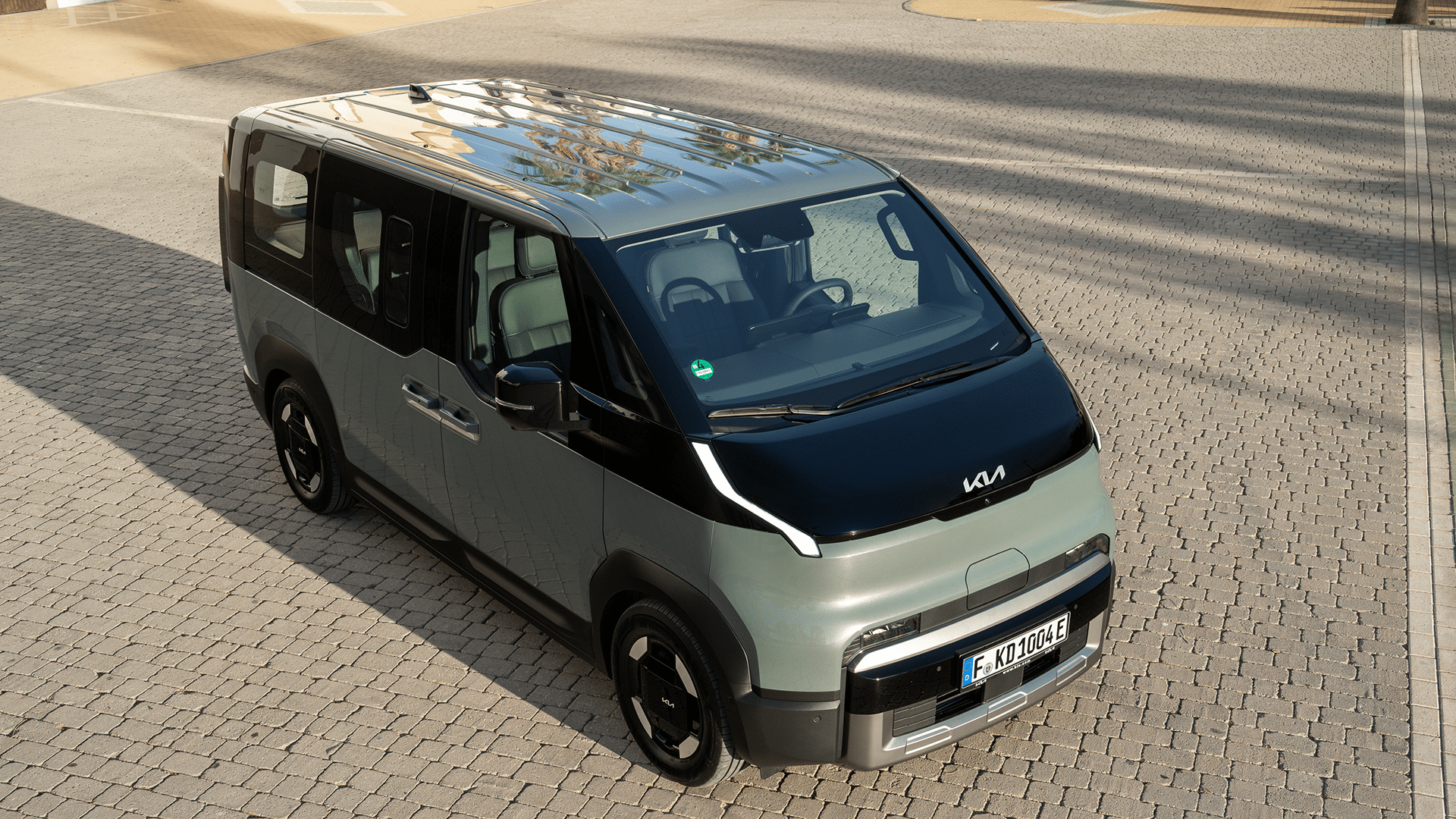 Kia PV5 Passenger on täyssähköinen tila-auto, jonka 7-paikkainen versio saapuu Suomeen marraskuussa