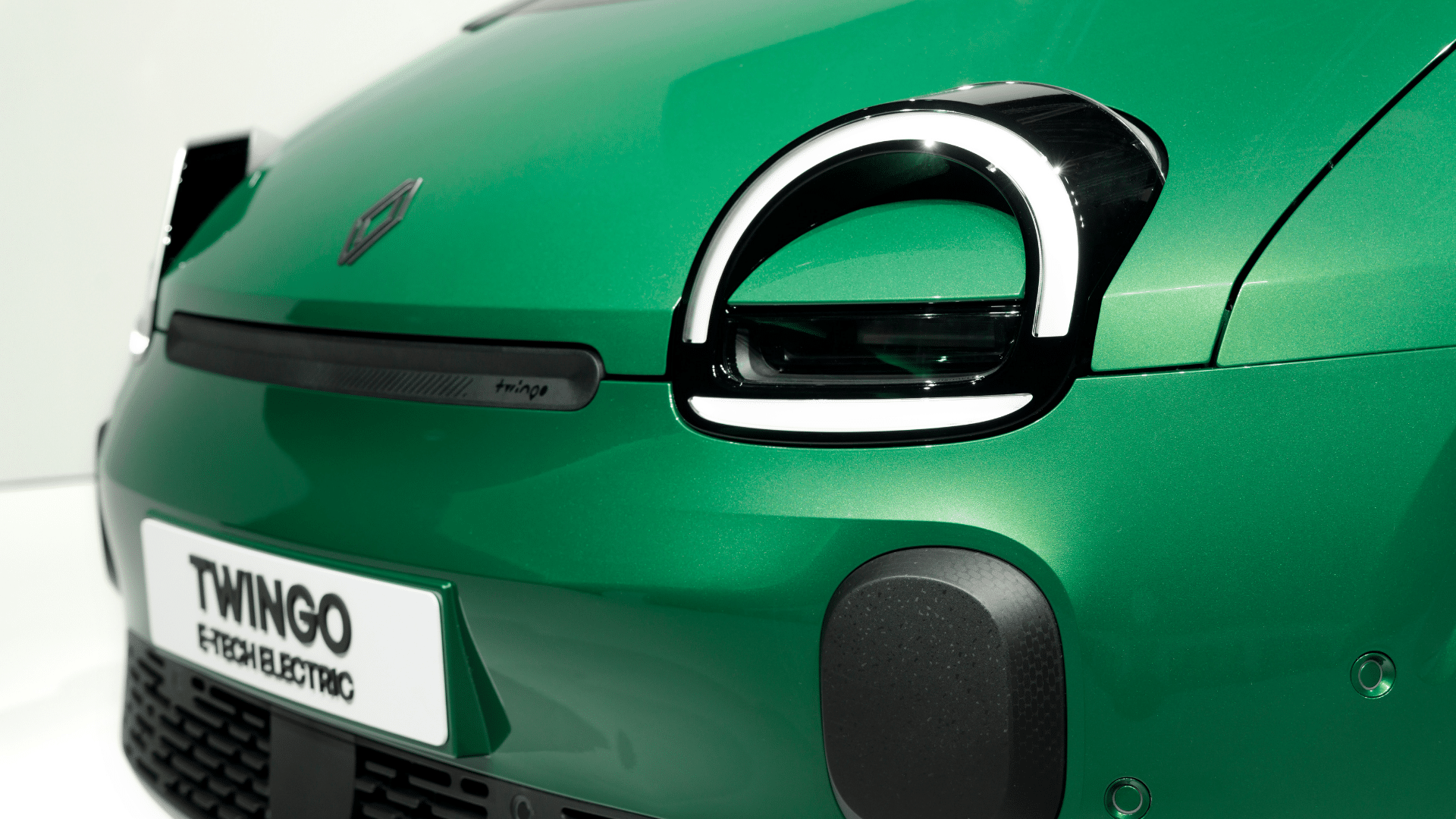 Renault Twingo E-Tech on pieni sähköauto, jonka Eurooppa-hinta alkaa alle 20 000 eurosta