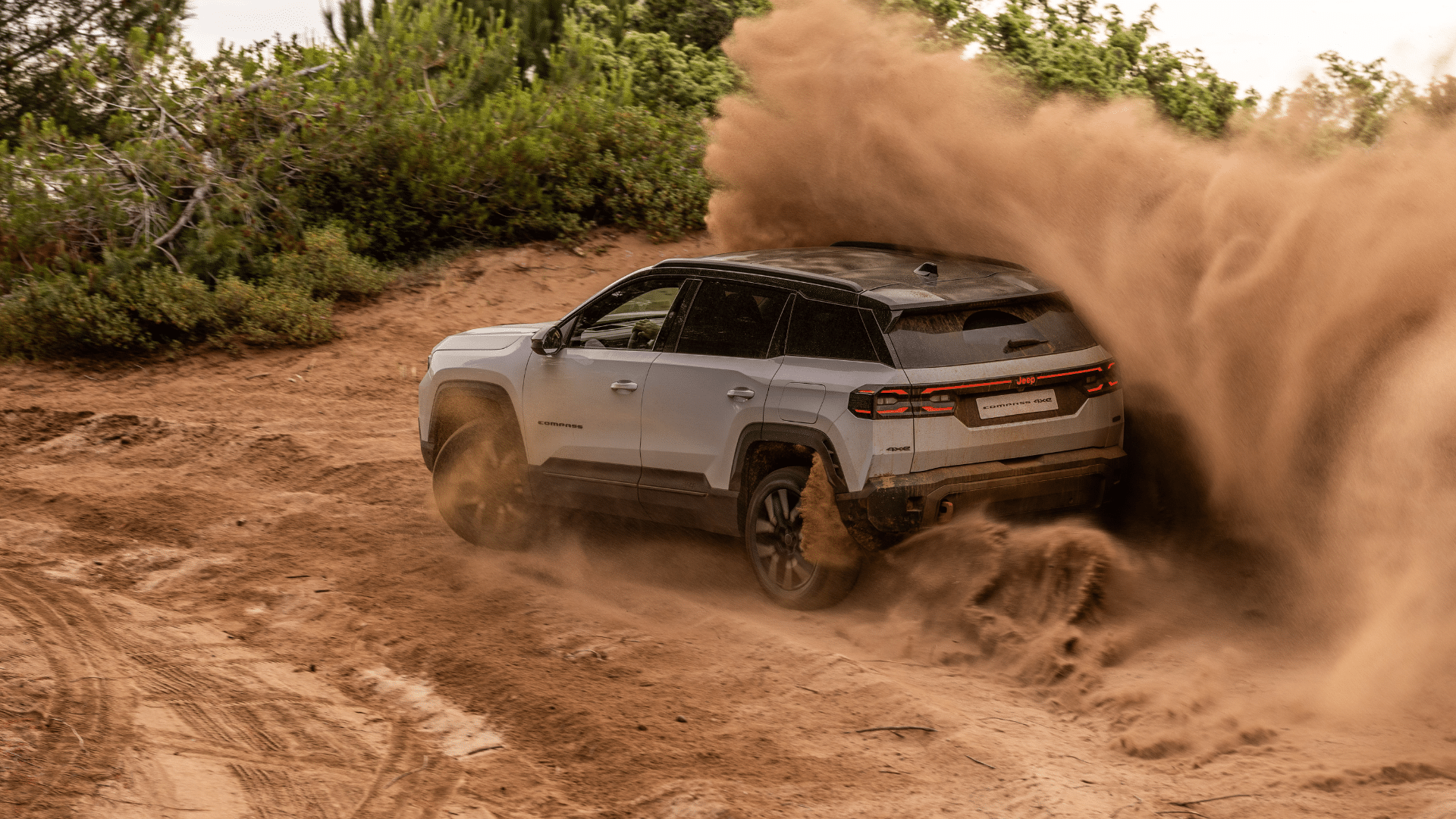 Jeep Compass 2026 tulee Suomeen hybridinä ja sähköautona