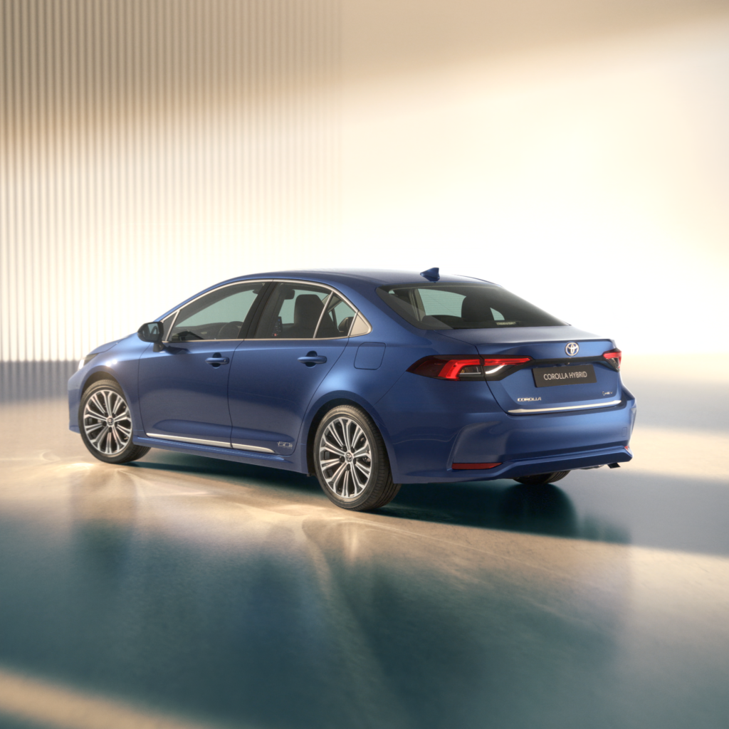 Kansansuosikki Toyota Corolla täyttää 60 vuotta – sen hinta painettiin alle maagisen rajan Sininen Toyota Corolla Sedan 60th Anniversary Edition kuvattuna takaviistosta.