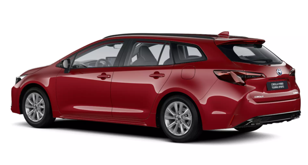 Kansansuosikki Toyota Corolla täyttää 60 vuotta – sen hinta painettiin alle maagisen rajan Punainen Toyota Corolla Touring Sports Active Edition -hybridifarmari valkoisella taustalla.