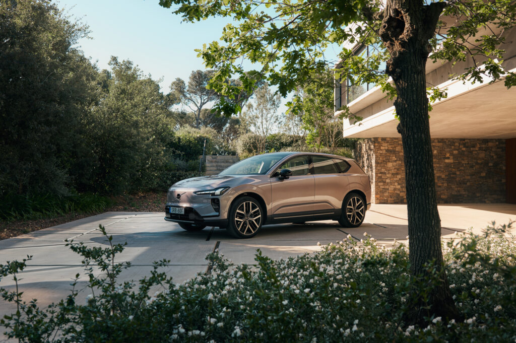 Volvolta tulossa uusi sähkö-SUV – EX40:n korvaajasta povataan Tesla Model Y:n haastajaa Volvo EX60, jonka SPA3-sähköautoarkkitehtuuria odotetaan käytettävän myös tulevassa Volvo EX50:ssä