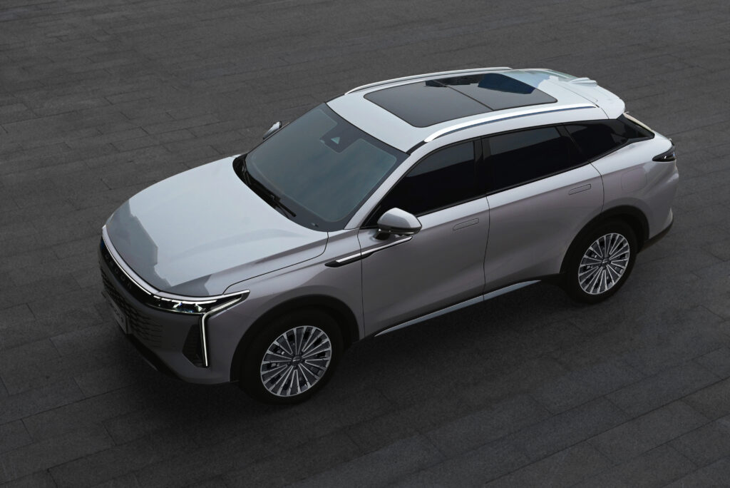 Suomeen tulevien Omodan ja Jaecoon kasvu kiihtyy – taustayhtiö vei jo yli 200 000 autoa kuukaudessa Omoda 9 PHEV – Chery Groupiin kuuluva Omoda tulee Suomen automarkkinoille 2026