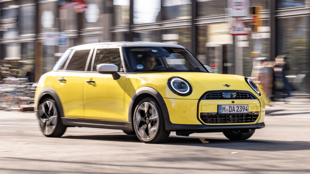Uusi Mini Cooper on kehitteillä. Tässä nykyinen Mini Cooper SE -malli