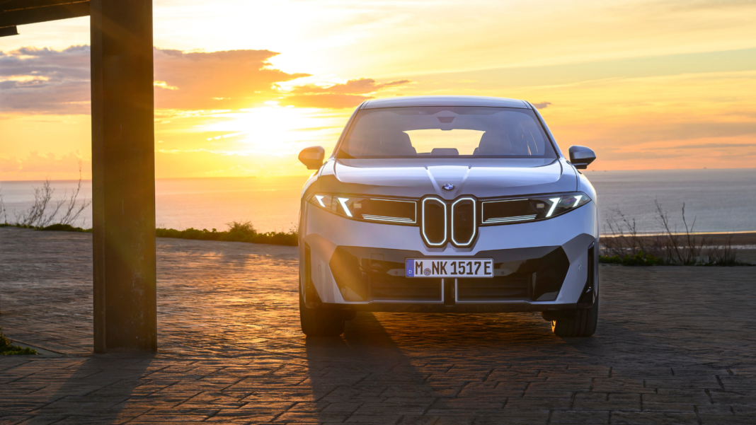 BMW iX3 on paras sähkö-SUV alle 75 000 euroa -vertailussa