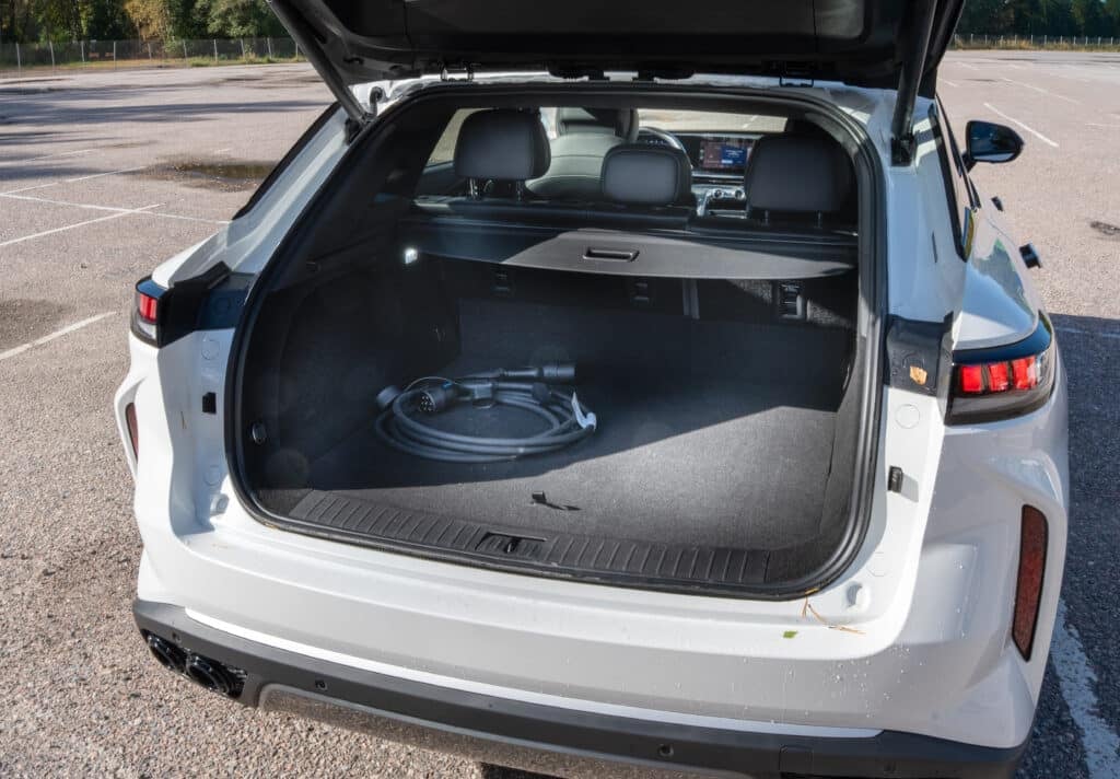 Omoda 9 PHEV:n avoin tavaratila