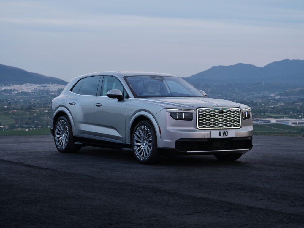 Bentley teki ensimmäisen sähköautonsa – Torcal S:ssä on "vain" 888 hevosvoimaa Bentley Torcal edestä