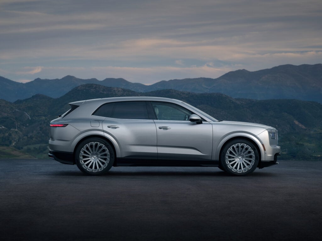 Bentley teki ensimmäisen sähköautonsa – Torcal S:ssä on "vain" 888 hevosvoimaa Bentley Torcal sivulta kuvattuna