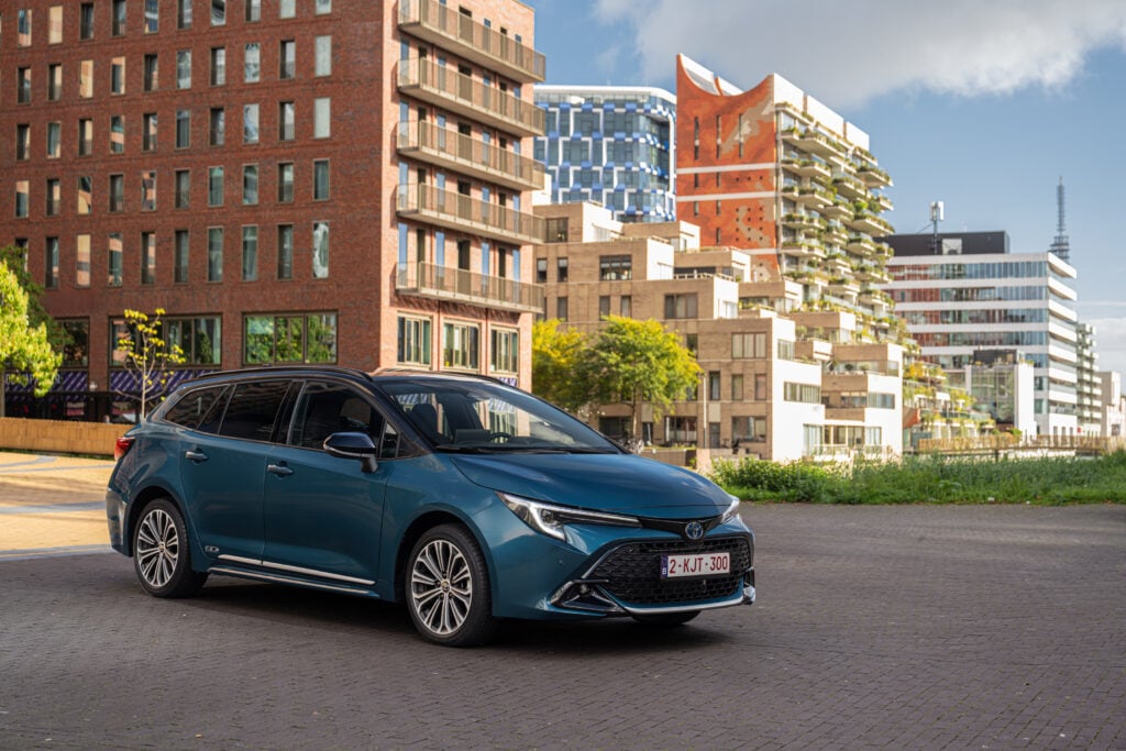 Tunnistatko kaikki Toyota Corollat? 12 sukupolvea kertoo, miten kansansuosikki on muuttunut 60 vuodessa Kahdennentoista sukupolven Toyota Corolla.