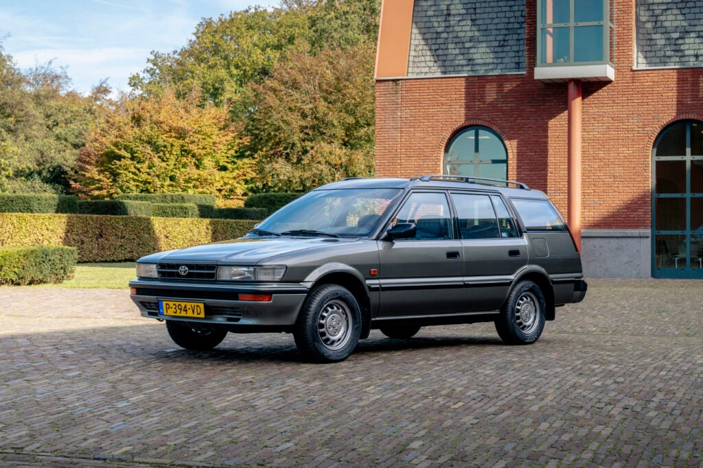 Tunnistatko kaikki Toyota Corollat? 12 sukupolvea kertoo, miten kansansuosikki on muuttunut 60 vuodessa Kuudennen sukupolven Toyota Corolla.