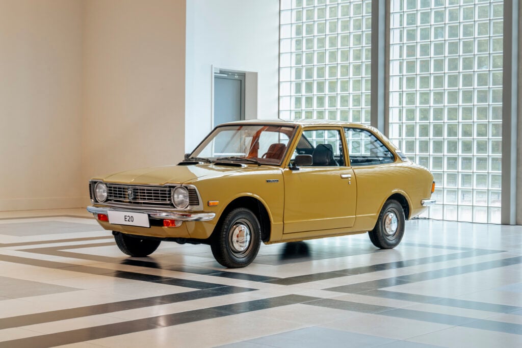 Tunnistatko kaikki Toyota Corollat? 12 sukupolvea kertoo, miten kansansuosikki on muuttunut 60 vuodessa Toisen sukupolven Toyota Corolla.
