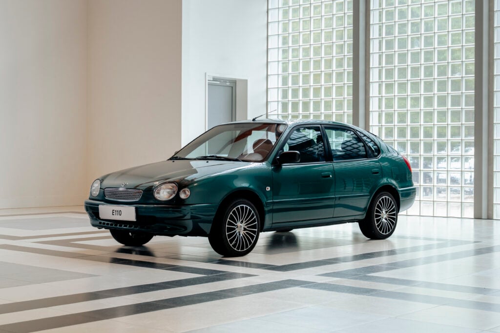 Tunnistatko kaikki Toyota Corollat? 12 sukupolvea kertoo, miten kansansuosikki on muuttunut 60 vuodessa Kahdeksannen sukupolven Toyota Corolla.