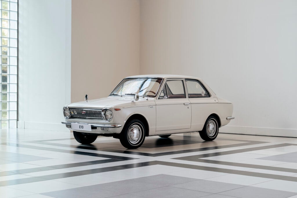 Tunnistatko kaikki Toyota Corollat? 12 sukupolvea kertoo, miten kansansuosikki on muuttunut 60 vuodessa Ensimmäisen sukupolven Toyota Corolla.