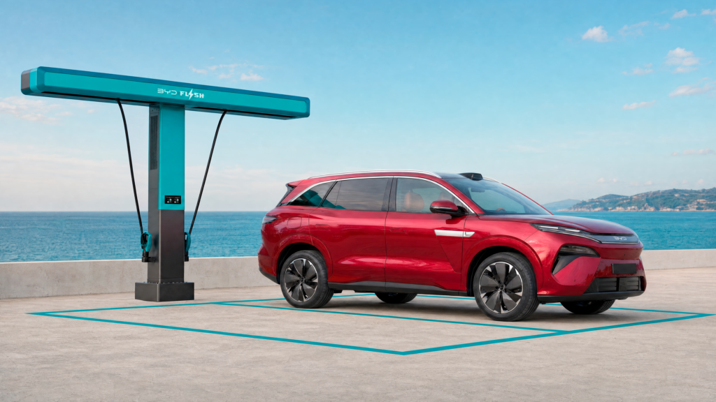 BYD lupaa jättimaasturin akun täyteen 9 minuutissa BYD ATTO 8 latausasemalla.