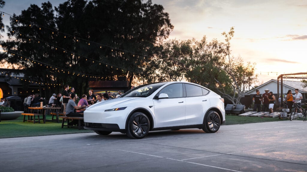 Elon Musk sanoo viivyttelyn maksavan ihmishenkiä – EU torppasi silti vielä Teslan ajoavustimen Itse ajava Tesla ajoavustin, Tesla FSD Suomi: Tesla Model Y