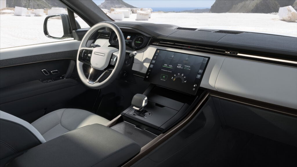 Uusi Range Rover Sport Electric on 550-hevosvoimainen – kiinnostavin luku on silti 73 millimetriä Range Rover Sport Electricin ohjaamo