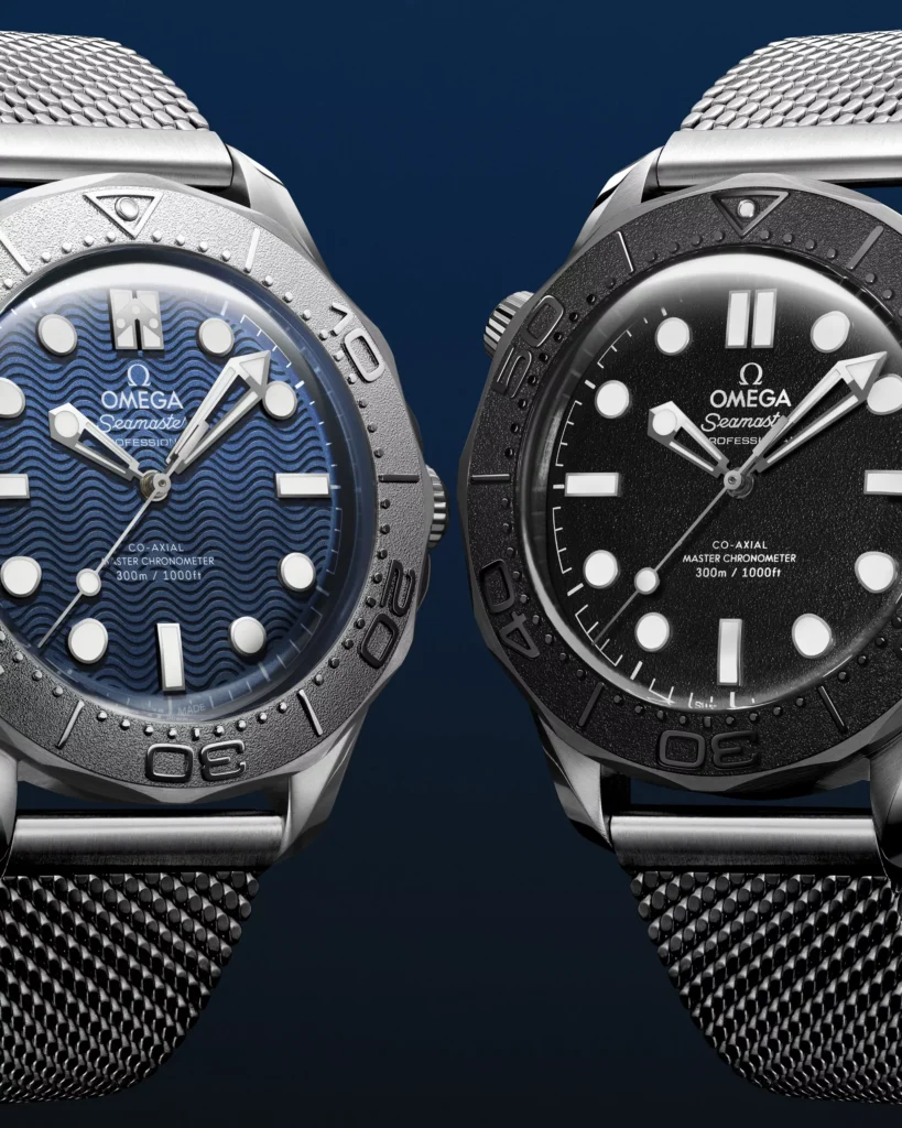 Omega julkaisi uuden James Bond -kellon – ensi kertaa tiuku myös pahiksille Sinitauluinen Omega Seamaster James Bond Edition ja mustatauluinen Spectre Edition vierekkäin.