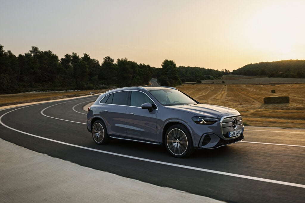 Tämän takia Mercedes-Benz nousi Suomen sähköautojen kärkeen – hengittää jo Toyotan niskaan Mercedes-Benz sähköautot Suomessa: Mercedes-Benz GLC